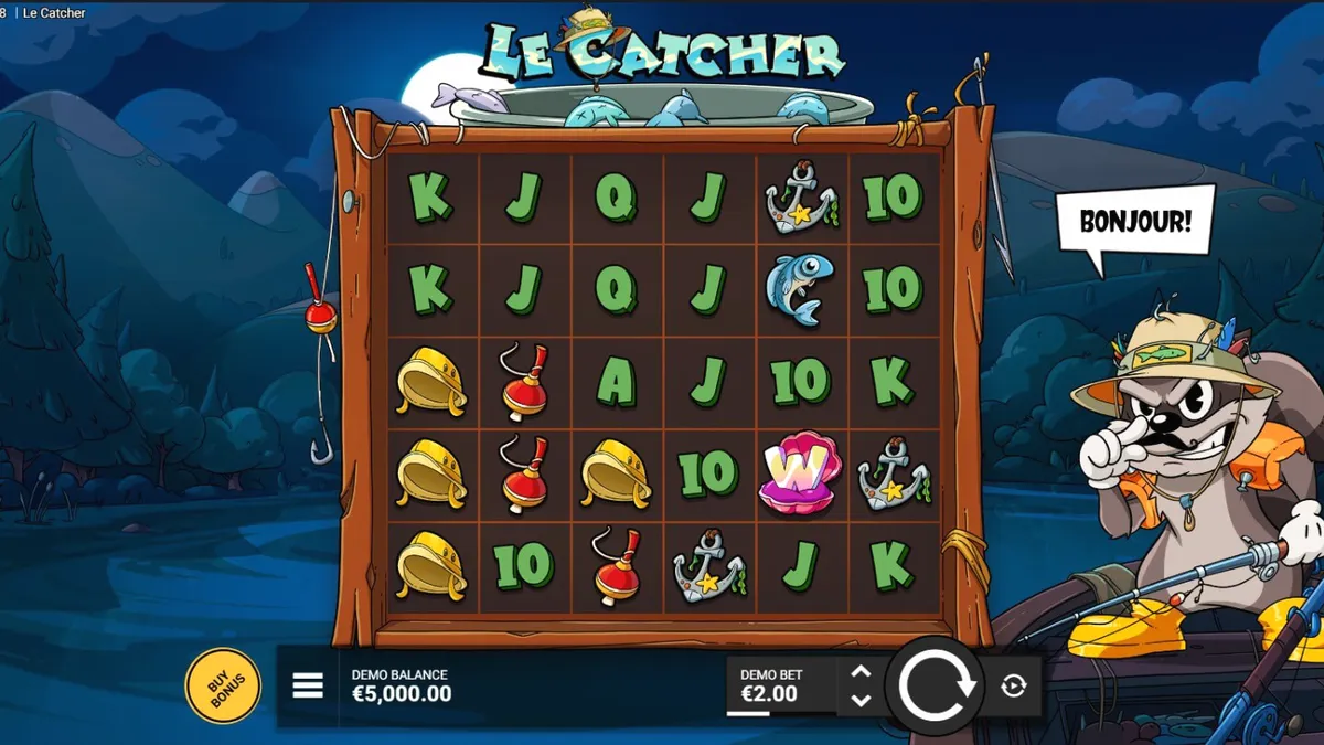 Raccoon angler character in Le Catcher slot